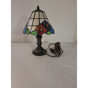 Vtg Tiffany Style Stained Glass Floral Mosaic Table Lamp Metal base 11.5" tall